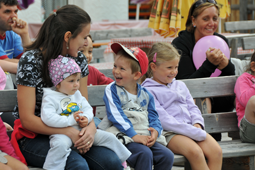 famiglia in vacanza in val di fassa al rifugio ciampac